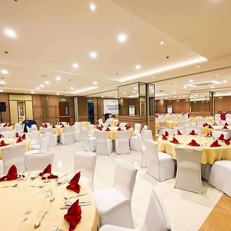 Days Hotel By Wyndham Iloilo Esterno foto