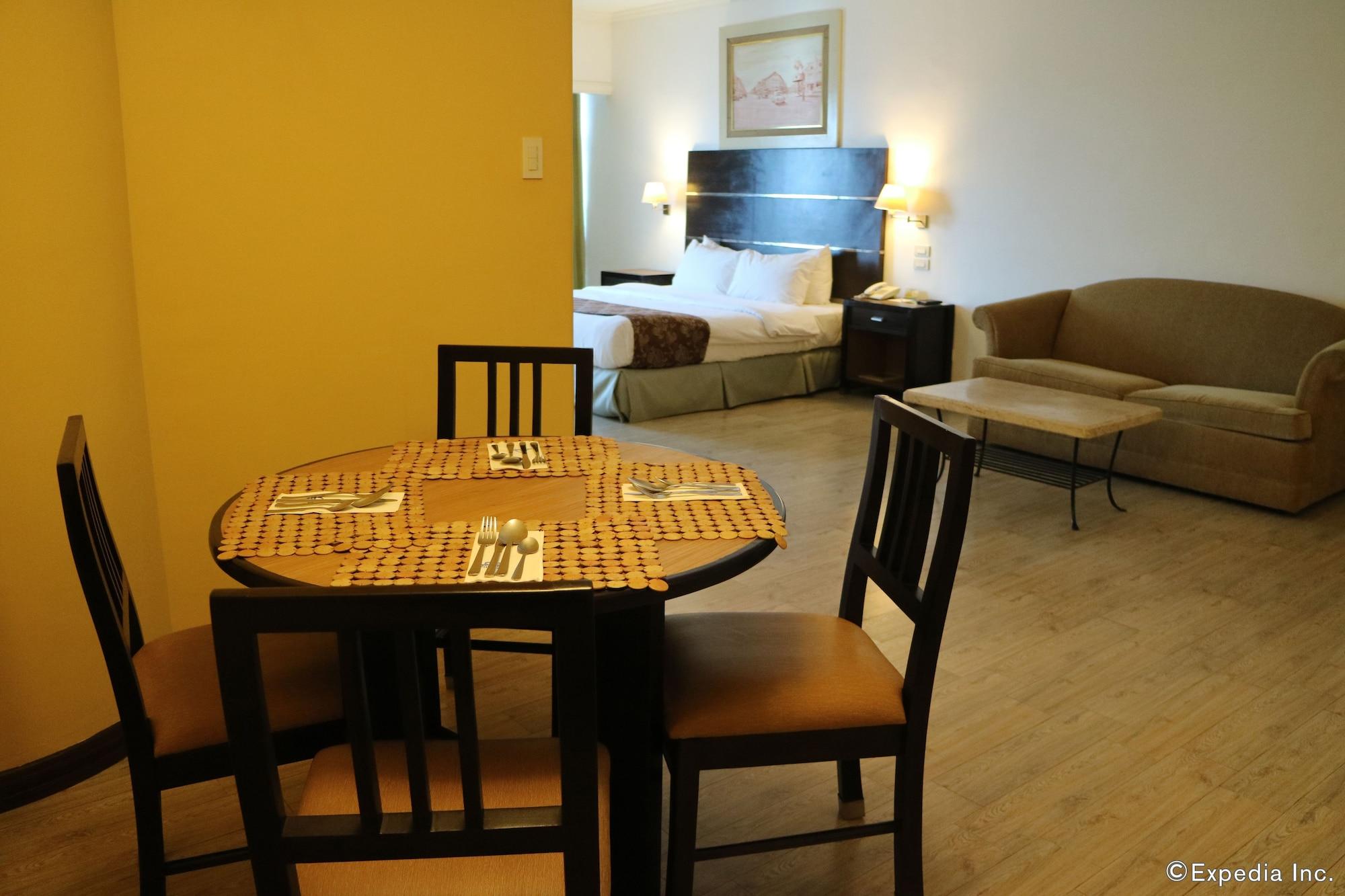 Days Hotel By Wyndham Iloilo Esterno foto