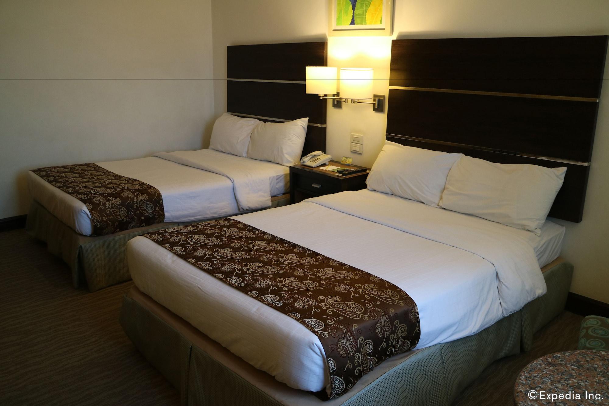Days Hotel By Wyndham Iloilo Esterno foto