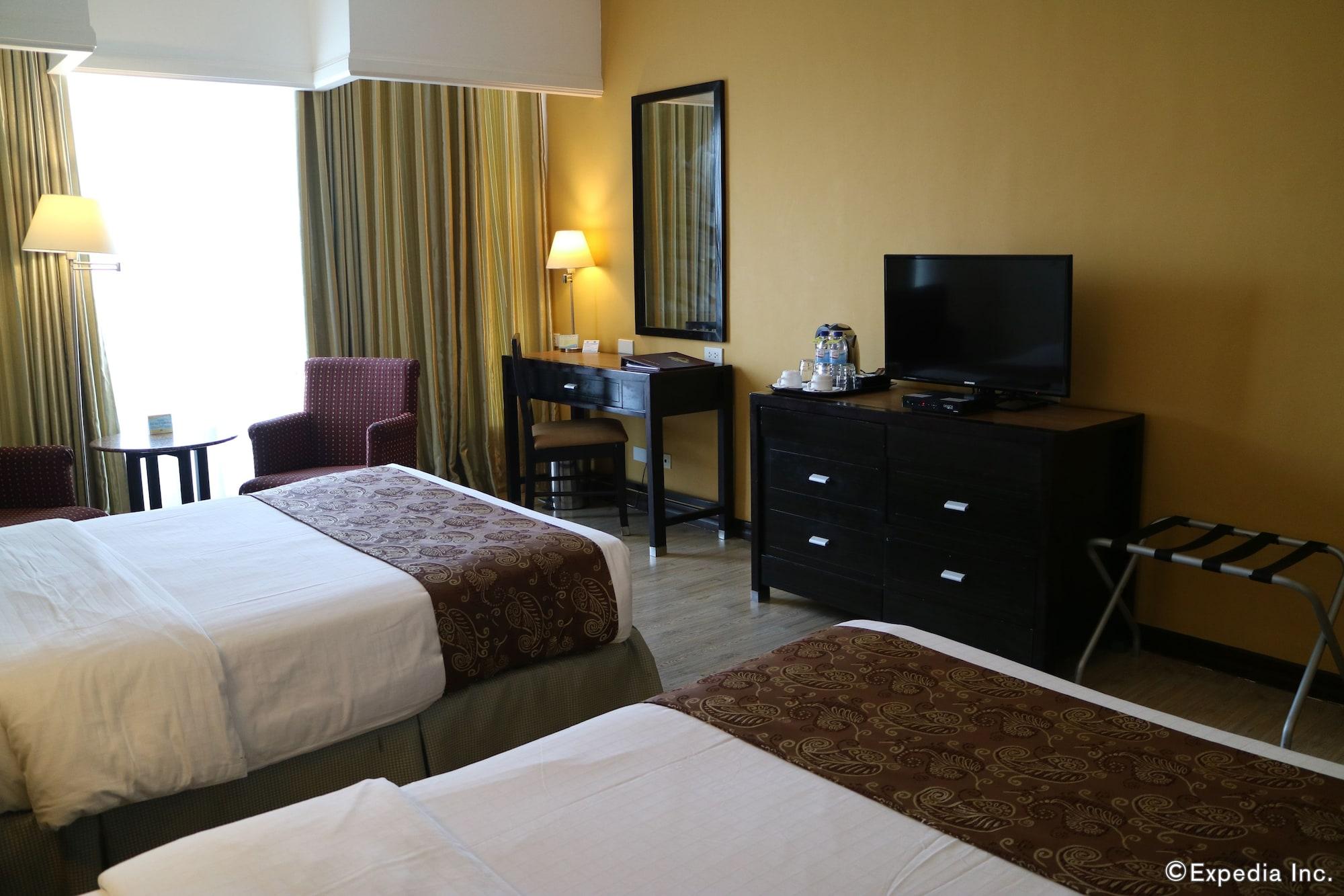 Days Hotel By Wyndham Iloilo Esterno foto