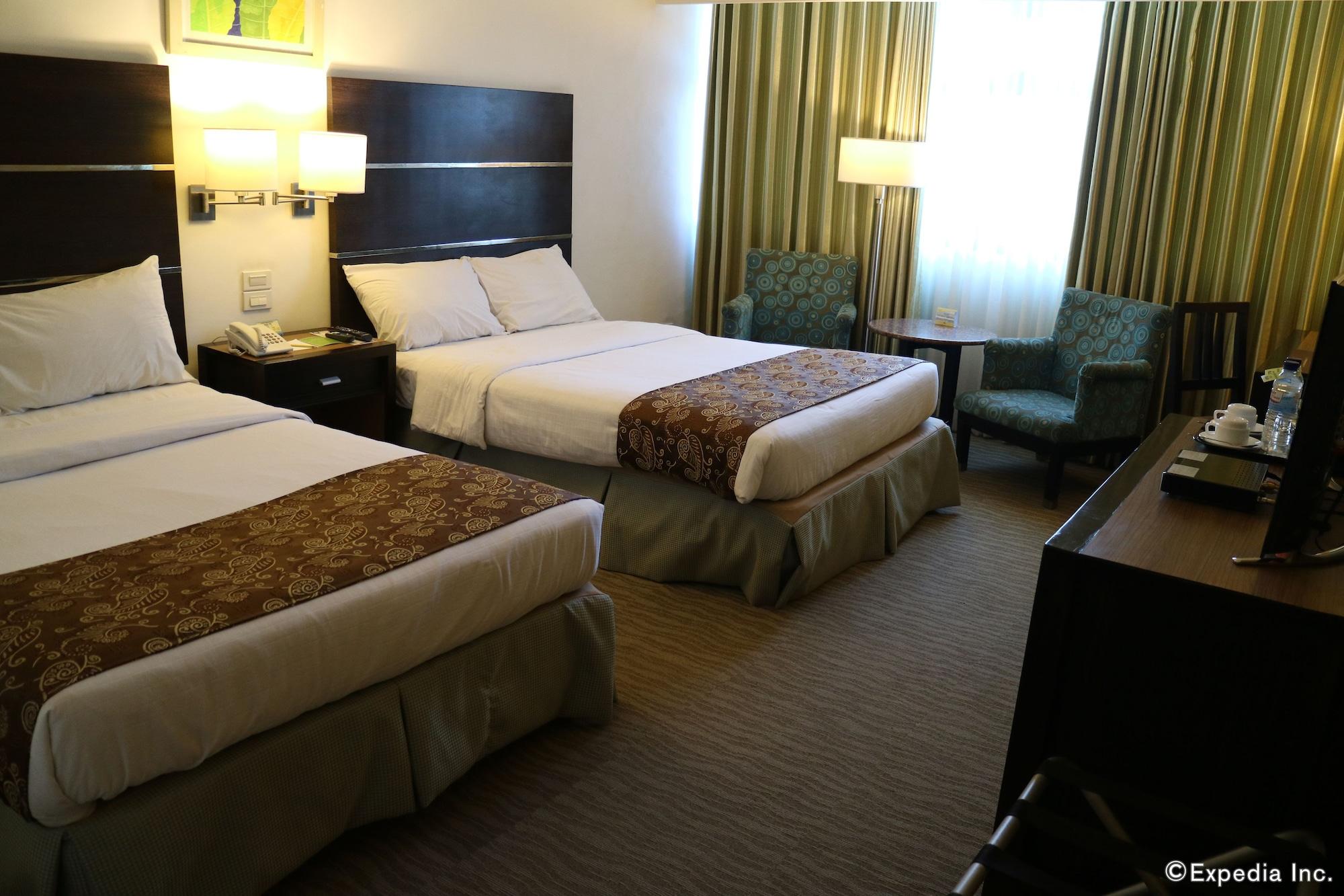Days Hotel By Wyndham Iloilo Esterno foto