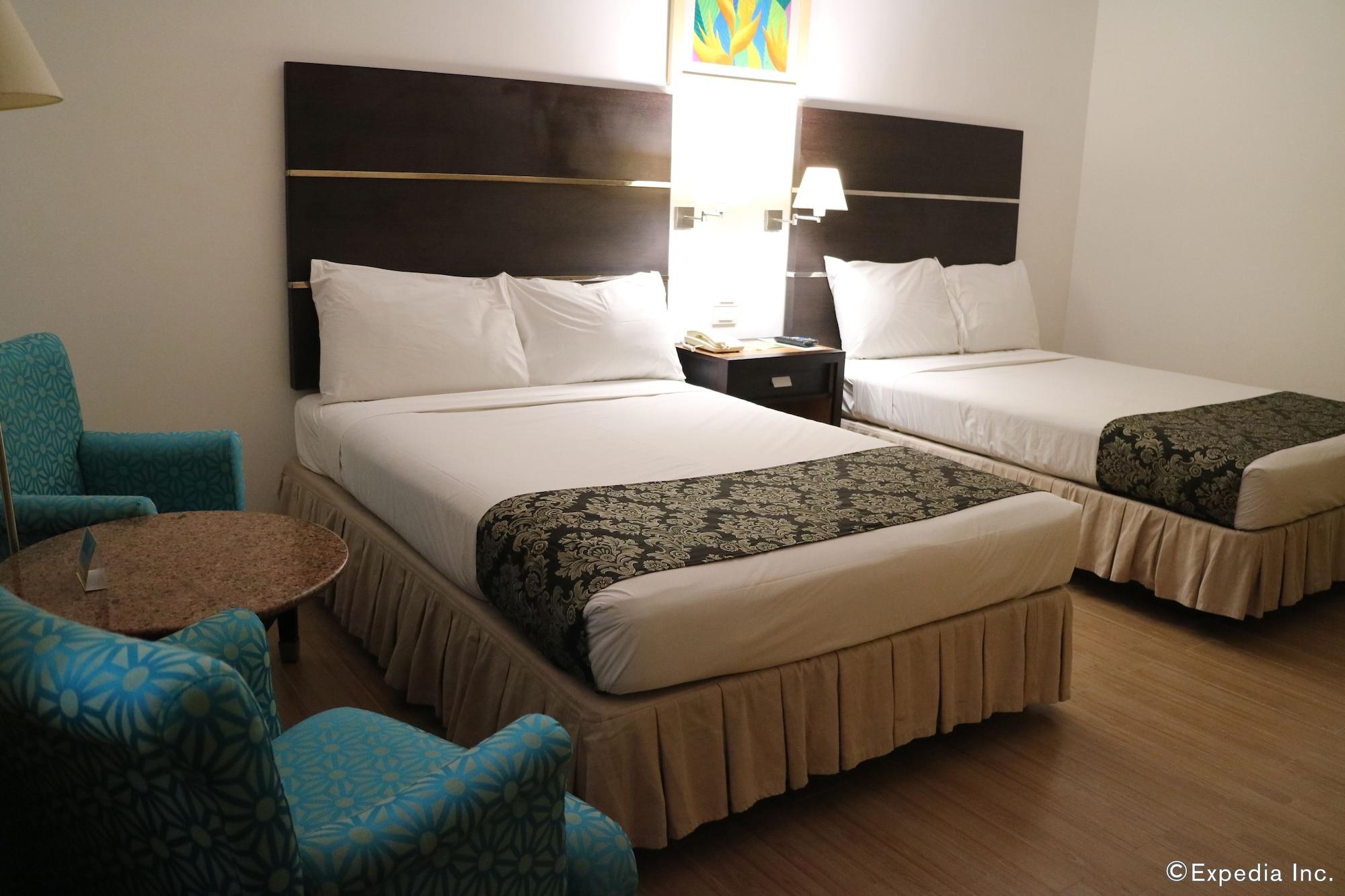 Days Hotel By Wyndham Iloilo Esterno foto
