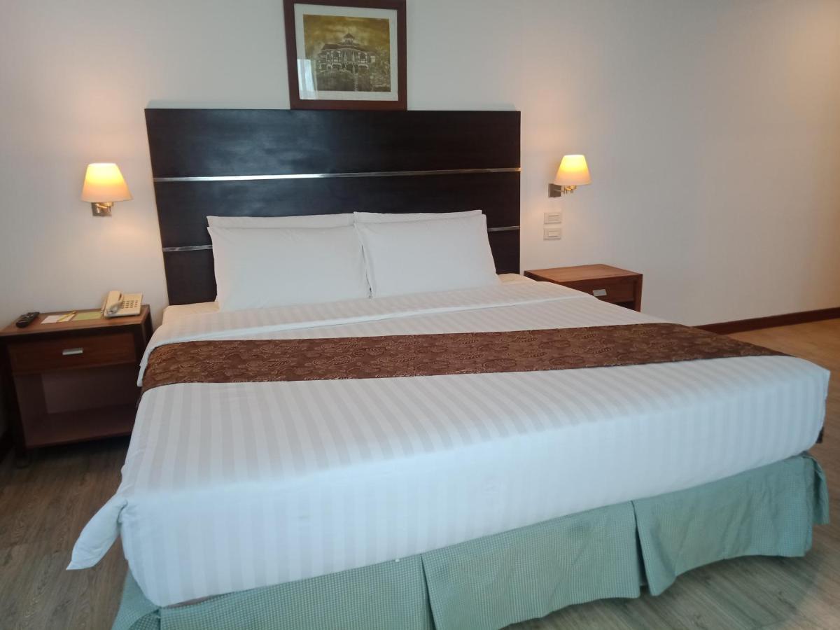 Days Hotel By Wyndham Iloilo Esterno foto
