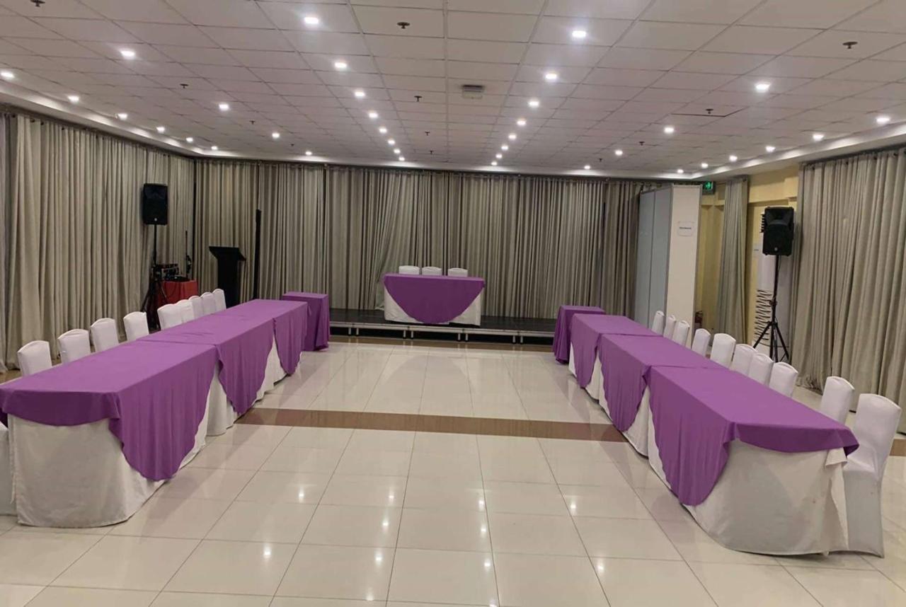Days Hotel By Wyndham Iloilo Esterno foto